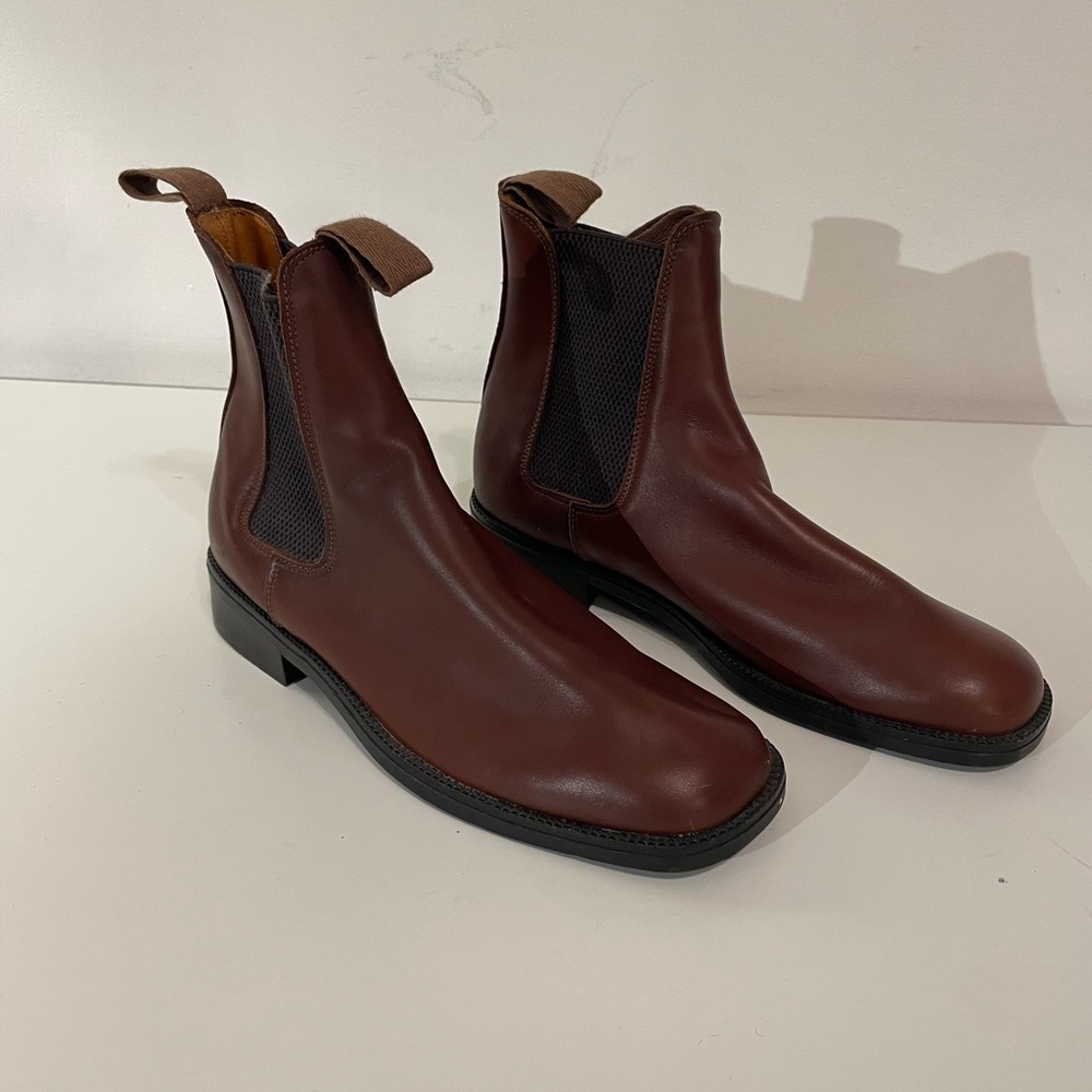 Used brown Graham women’s chelsea boots. UK size 8. Leather